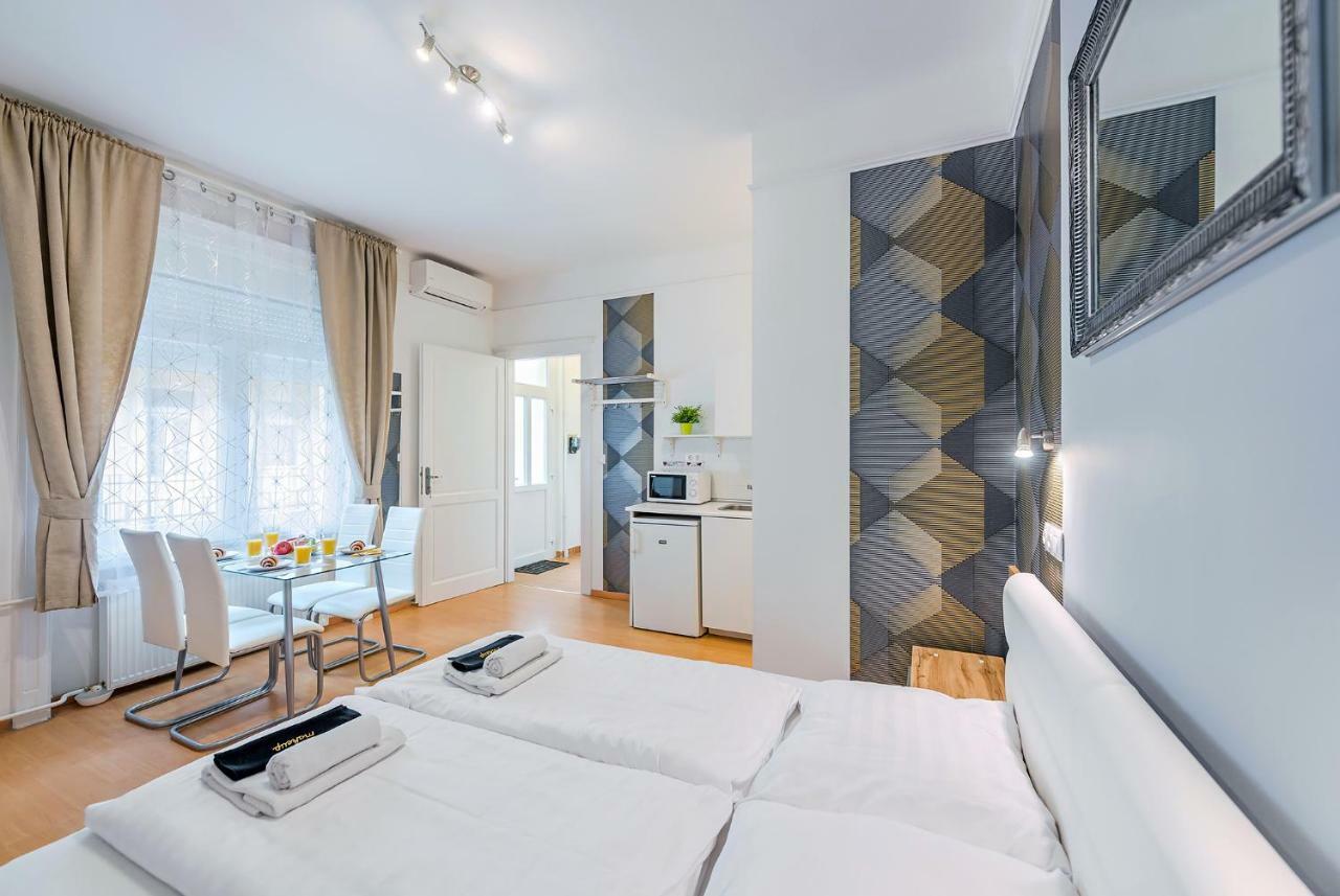 Parking, Ac, Wifi 2 Room Apartment In The Center Budapest Esterno foto